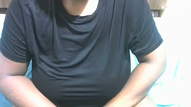 Snapshot of HoneyExtasyXo_ chatting on March 1, 2026, 1:05 am HoneyExtasyXo online show from March 1, 2026, 1:05 am