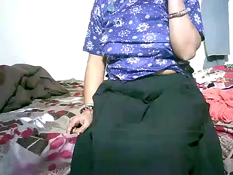 Snapshot of kaamuk_madhu chatting on March 3, 2026, 6:26 pm kaamuk madhu online show from March 3, 2026, 6:26 pm