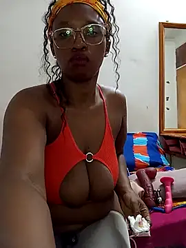 YammyChocTits online show from January 7, 2026, 4:06 am