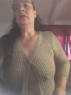 Snapshot of KiaraFoster chatting on June 9, 2026, 12:39 pm KiaraFoster online show from June 9, 2026, 12:39 pm