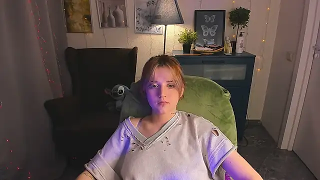Snapshot of SarahShelby chatting on June 4, 2026, 10:03 pm SarahShelby online show from June 4, 2026, 10:03 pm