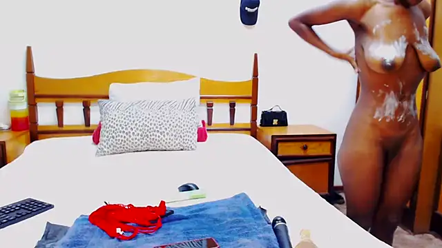 DarkAfricanLadyxx online show from February 17, 2026, 7:44 pm