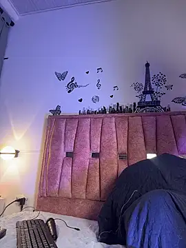 Snapshot of Violetta_Moretti chatting on March 4, 2026, 1:46 am Violetta Moretti online show from March 4, 2026, 1:46 am