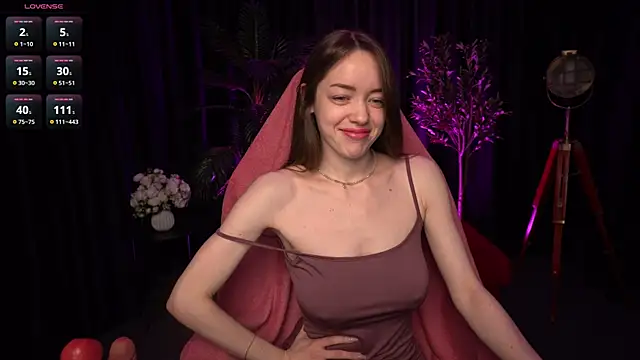 Velouraa online show from April 10, 2026, 11:23 pm