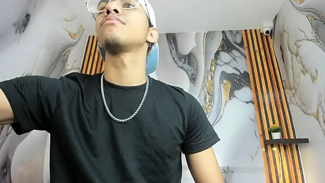 Snapshot of Victor_LatinBoy chatting on February 1, 2026, 11:52 am Victor LatinBoy online show from February 1, 2026, 11:52 am