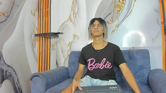 Victor LatinBoy online show from December 21, 2025, 5:36 pm