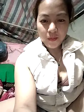 Snapshot of Lucky_cutee chatting on May 3, 2026, 4:39 am Lucky cutee online show from May 3, 2026, 4:39 am