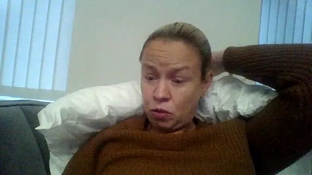 jennyblondeuk online show from March 29, 2026, 6:20 pm