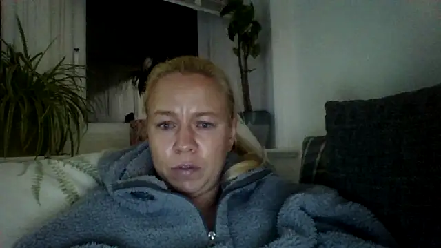 Snapshot of jennyblondeuk chatting on February 12, 2026, 7:24 pm jennyblondeuk online show from February 12, 2026, 7:24 pm