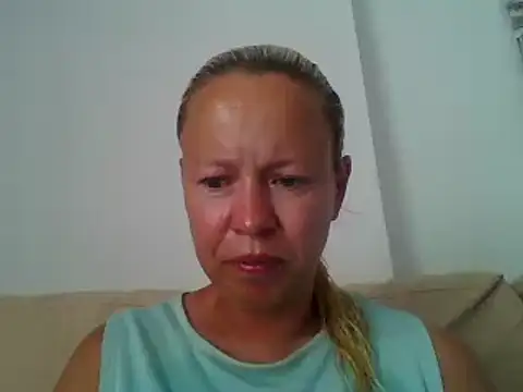 jennyblondeuk online show from June 2, 2026, 2:39 pm