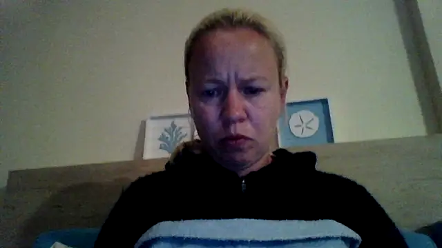jennyblondeuk online show from May 11, 2026, 7:22 pm