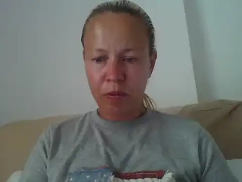 jennyblondeuk online show from June 1, 2026, 5:34 pm