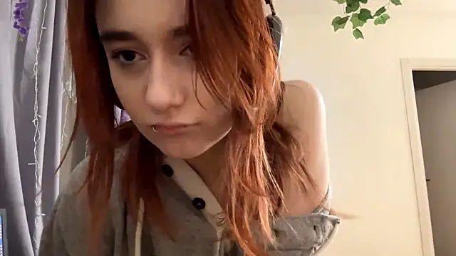 Snapshot of LoftingMumps chatting on December 22, 2025, 1:50 am LoftingMumps online show from December 22, 2025, 1:50 am