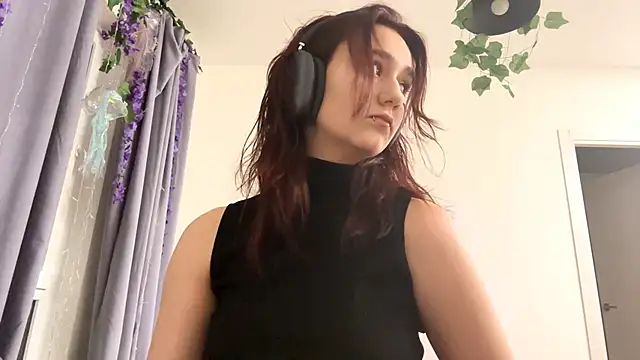 Snapshot of LoftingMumps chatting on January 6, 2026, 12:36 am LoftingMumps online show from January 6, 2026, 12:36 am