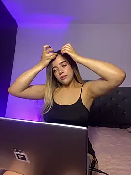 cute emmma online show from April 8, 2026, 11:12 am