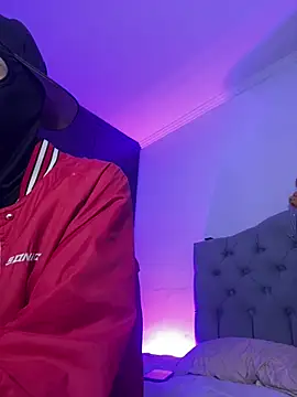 cute emmma online show from April 10, 2026, 11:06 am