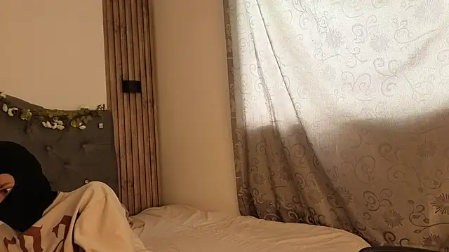 cute emmma online show from April 20, 2026, 11:35 am