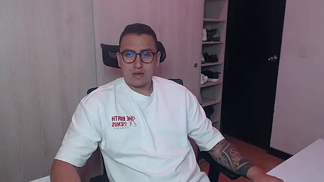 DanteVesper online show from April 19, 2026, 4:02 am