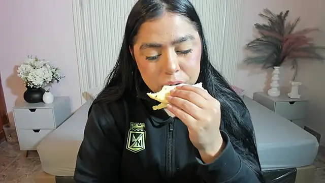 Snapshot of CelesteMoon5 chatting on January 6, 2026, 8:35 pm CelesteMoon5 online show from January 6, 2026, 8:35 pm