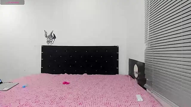 richblack01 online show from May 20, 2026, 11:40 am