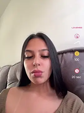 jujuarantes  2026 online show from May 26, 2026, 2:26 pm