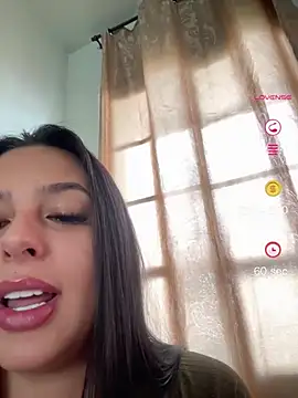 jujuarantes  2026 online show from June 4, 2026, 2:11 pm