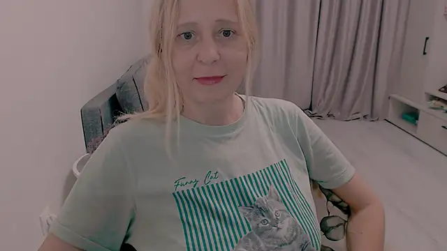 Snapshot of MiLenaMilf chatting on October 25, 2025, 3:49 am MiLenaMilf online show from October 25, 2025, 3:49 am