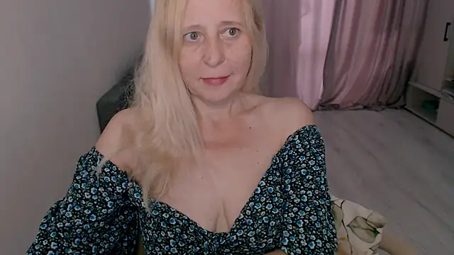 Snapshot of MiLenaMilf chatting on October 7, 2025, 6:36 am MiLenaMilf online show from October 7, 2025, 6:36 am