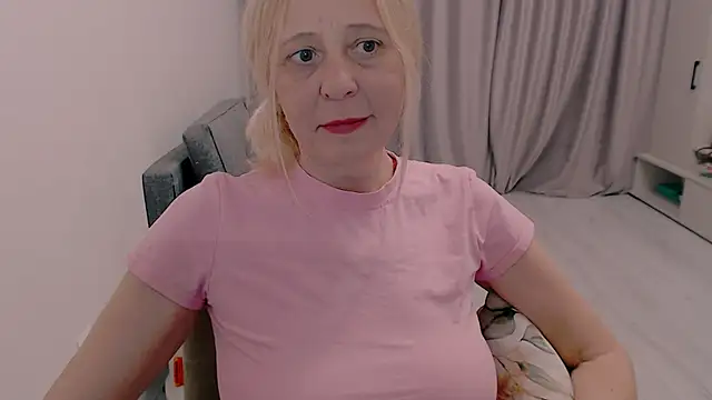 Snapshot of MiLenaMilf chatting on October 23, 2025, 4:55 am MiLenaMilf online show from October 23, 2025, 4:55 am