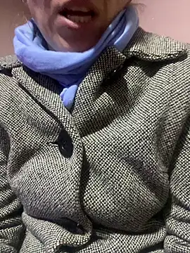 Snapshot of SexyMamiVee chatting on January 13, 2026, 9:35 am SexyMamiVee online show from January 13, 2026, 9:35 am