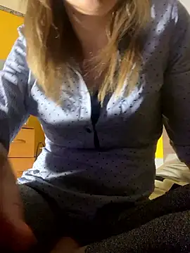 Snapshot of SexyMamiVee chatting on January 10, 2026, 6:14 pm SexyMamiVee online show from January 10, 2026, 6:14 pm