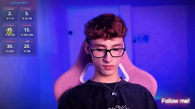 Snapshot of Kitsuneplay_ chatting on January 6, 2026, 10:47 pm Kitsuneplay online show from January 6, 2026, 10:47 pm