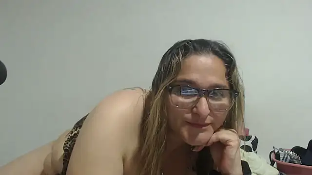 pareja latina1483 online show from March 12, 2026, 1:11 am