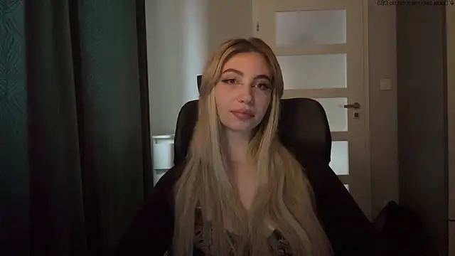 TeenLily online show from June 4, 2026, 4:22 pm