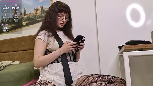 Mirellune online show from May 31, 2026, 6:20 pm