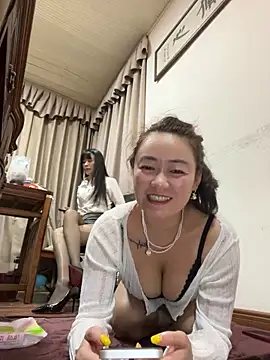 Molly-xiao online show from June 3, 2026, 2:33 pm