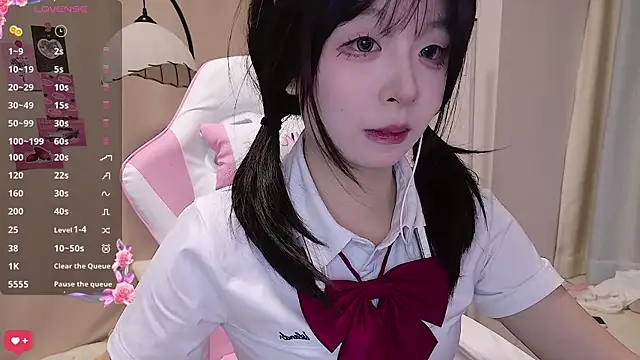 cuteqiqi online show from May 12, 2026, 1:39 pm