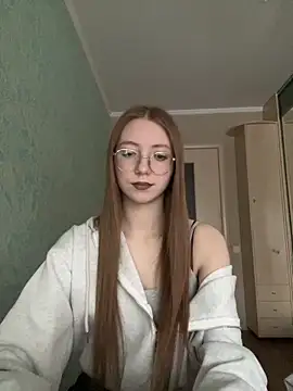 Snapshot of Eseniya_ chatting on February 6, 2026, 10:44 am Eseniya online show from February 6, 2026, 10:44 am