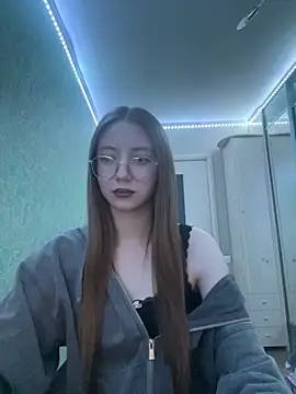 Snapshot of Eseniya_ chatting on February 18, 2026, 12:34 pm Eseniya online show from February 18, 2026, 12:34 pm