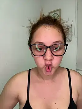 heizelll online show from May 21, 2026, 3:26 am