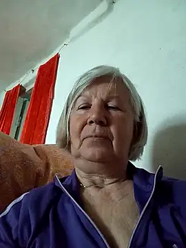 KlaudiaDarling online show from April 15, 2026, 2:21 pm