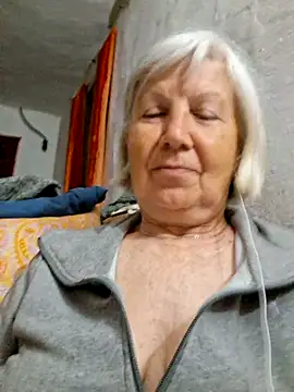 KlaudiaDarling online show from May 17, 2026, 6:30 pm