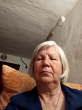 KlaudiaDarling online show from April 15, 2026, 8:53 pm