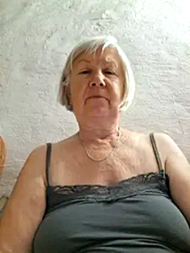 KlaudiaDarling online show from June 27, 2026, 7:09 pm