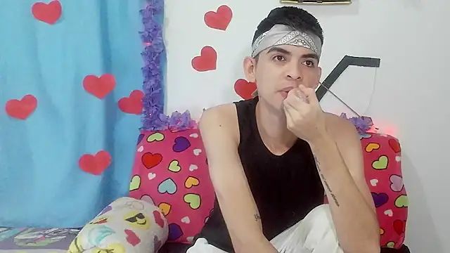 Snapshot of nico22love chatting on February 15, 2026, 3:33 pm nico22love online show from February 15, 2026, 3:33 pm