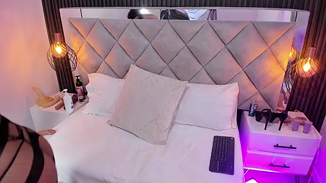 Snapshot of Sara_Channel01 chatting on February 3, 2026, 10:42 am Sara Channel01 online show from February 3, 2026, 10:42 am