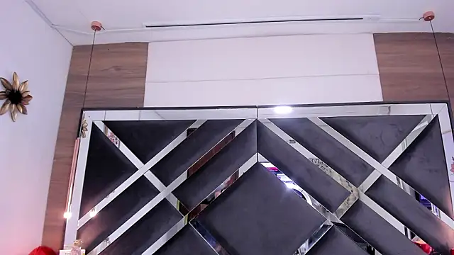 Snapshot of melody__sweet_ chatting on February 1, 2026, 7:56 pm melody sweet online show from February 1, 2026, 7:56 pm