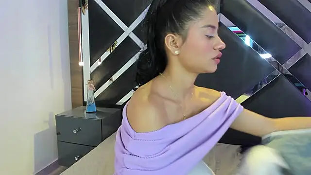 Snapshot of melody__sweet_ chatting on February 22, 2026, 7:37 pm melody sweet online show from February 22, 2026, 7:37 pm