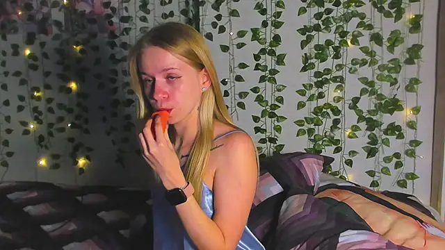 Cute Madam online show from January 7, 2026, 9:53 pm