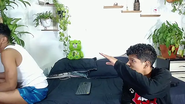 Interracial Snow Bunny online show from February 12, 2026, 11:15 pm